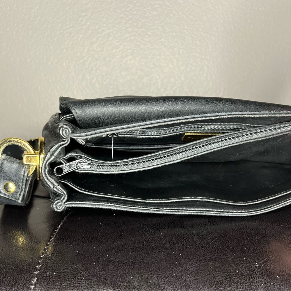 Giani Bernini Bag Leather Almost New Gold Pockets Shoulder Bag Big Purse - (EUC) - Picture 10 of 12